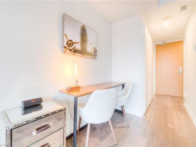 PH 1417 - 629 King St W