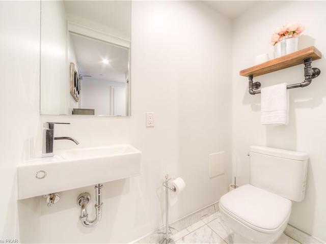 PH 1417 - 629 King St W