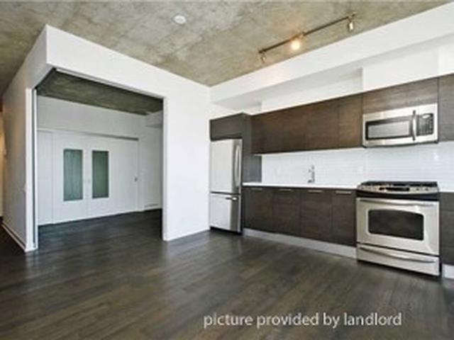 1001 - 318 King St E