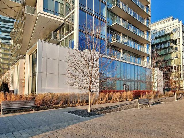 TH 109 - 29 Queens Quay E