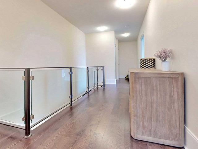 TH 109 - 29 Queens Quay E