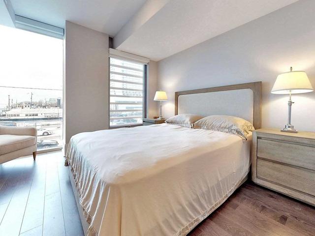 TH 109 - 29 Queens Quay E