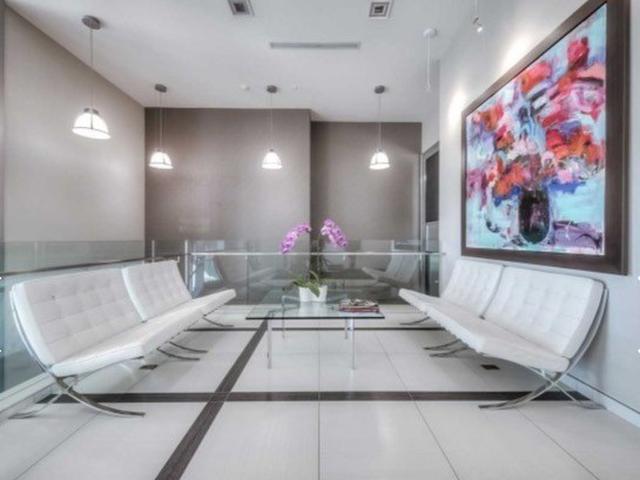 421 - 380 Macpherson Ave