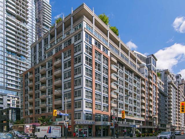 270 Wellington St W, PH 9