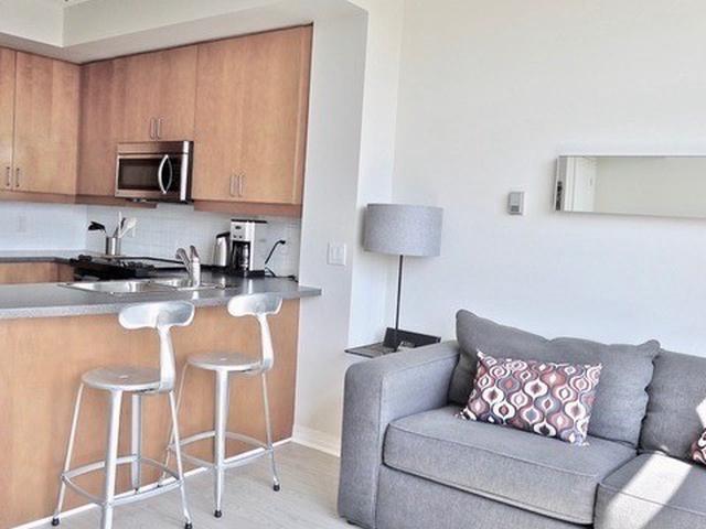 604 - 901 Queen St W