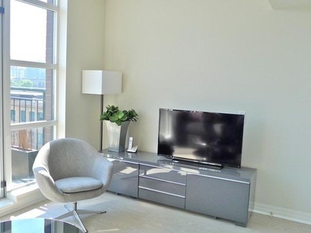 604 - 901 Queen St W