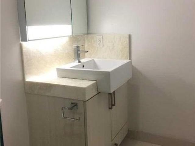 805 - 15 Beverley St