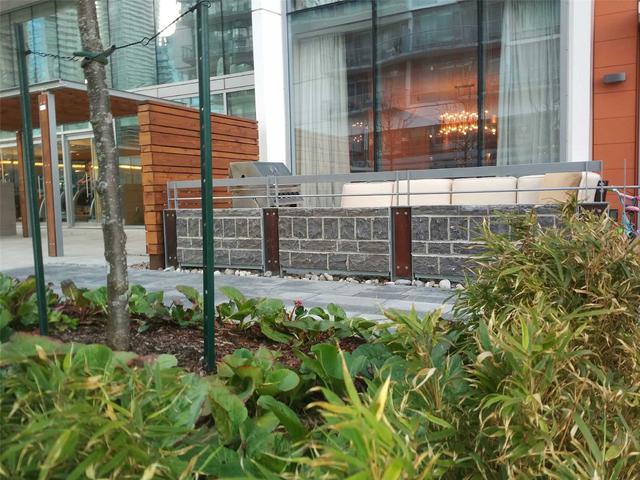 TH-114 - 29 Queens Quay E