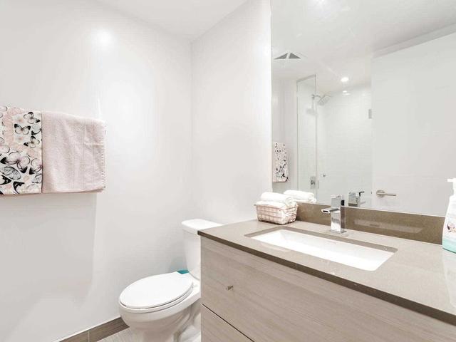 1733 - 525 Adelaide St W