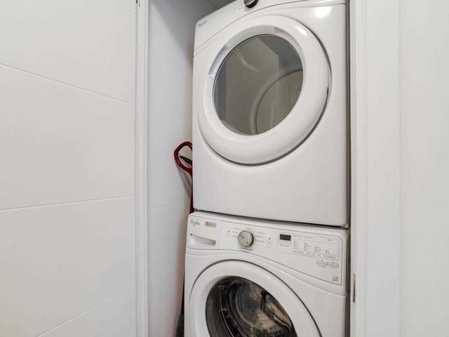 1733 - 525 Adelaide St W