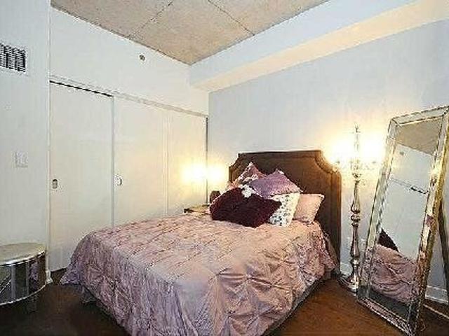 210 - 8 Gladstone Ave