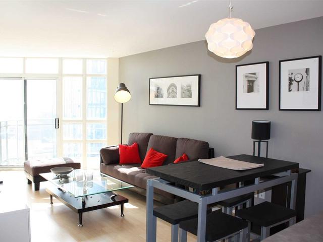 PH02 - 255 Richmond St E