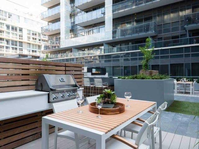 455 - 1030 King St W