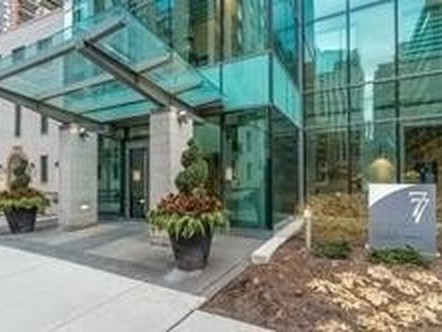 77 Charles St W, Unit 1202