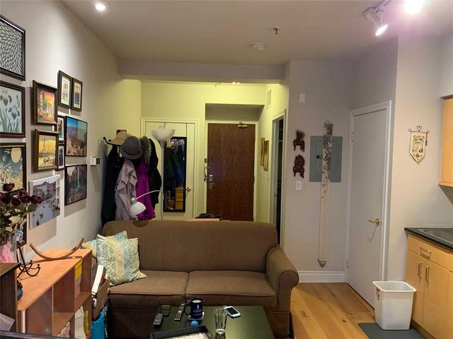 410 - 73 Richmond St W