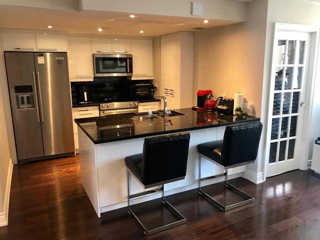 717 Bay St, Unit 1904
