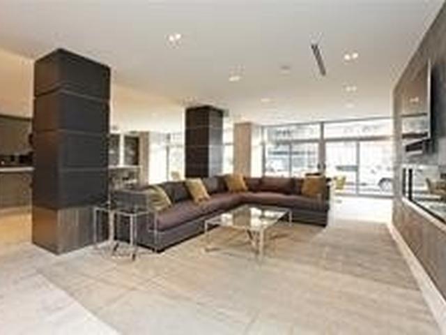 702 - 399 Adelaide St W