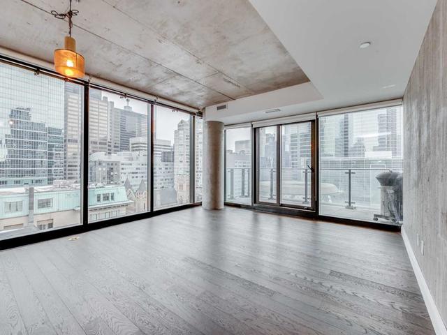 1004 - 224 King St W