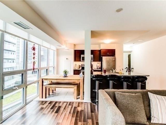 19 Grand Trunk Cres, Unit 906