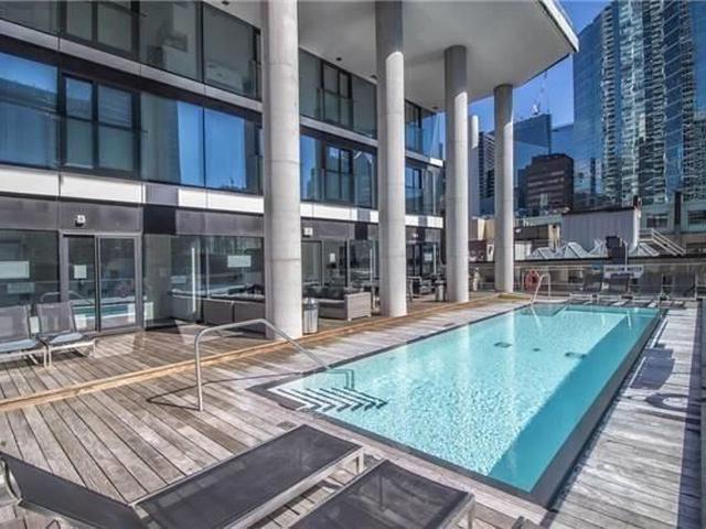 2302 - 224 King St W