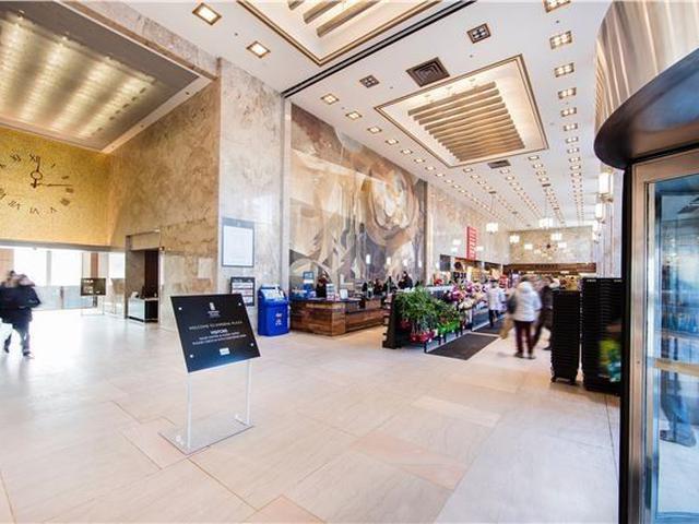 925 - 111 St Clair Ave W