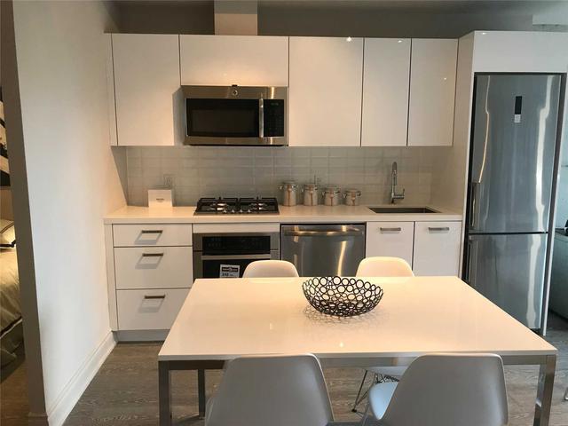 401 - 608 Richmond St W