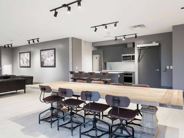 401 - 608 Richmond St W