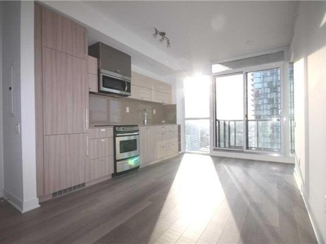 290 Adelaide St W, Unit 3812