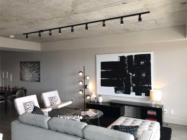 1207 - 608 Richmond St W