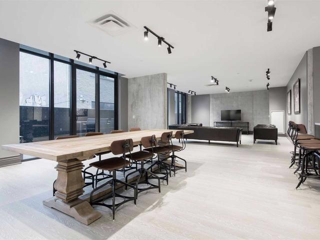 1207 - 608 Richmond St W