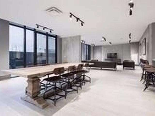 201 - 608 Richmond St W