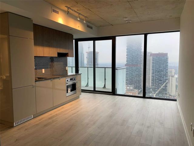 3702 - 160 Roehampton Ave