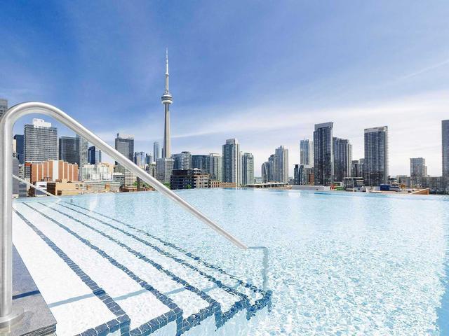 333 - 461 Adelaide St W