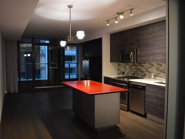 418 - 111 Bathurst St