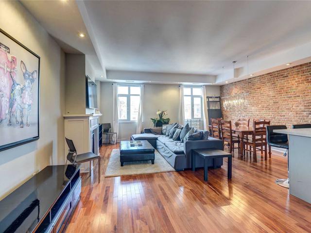 PH16 - 500 Richmond St W