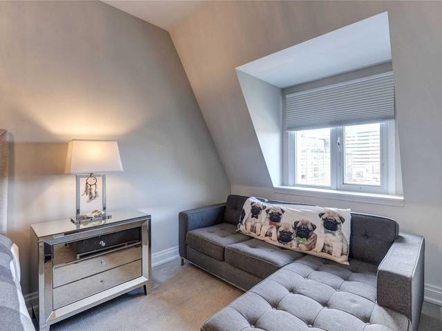 PH16 - 500 Richmond St W