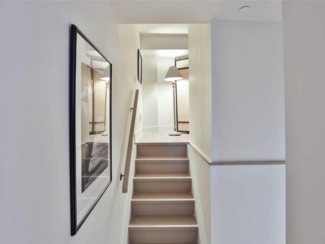 816 - 111 St Clair Ave W