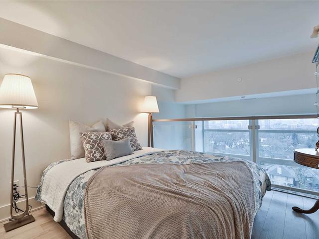 816 - 111 St Clair Ave W