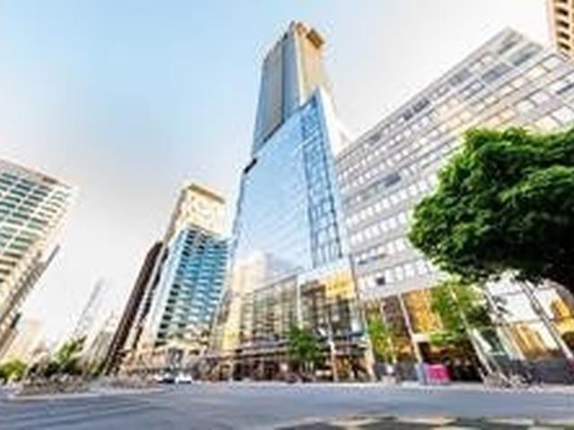488 University Ave, Unit 3406