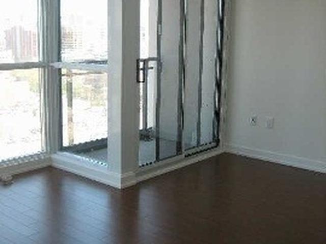 1905 - 25 Capreol Crt