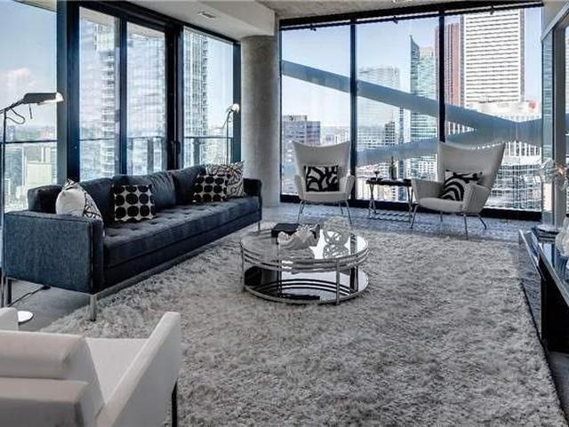 4401 - 224 King St W