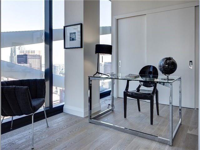 4401 - 224 King St W