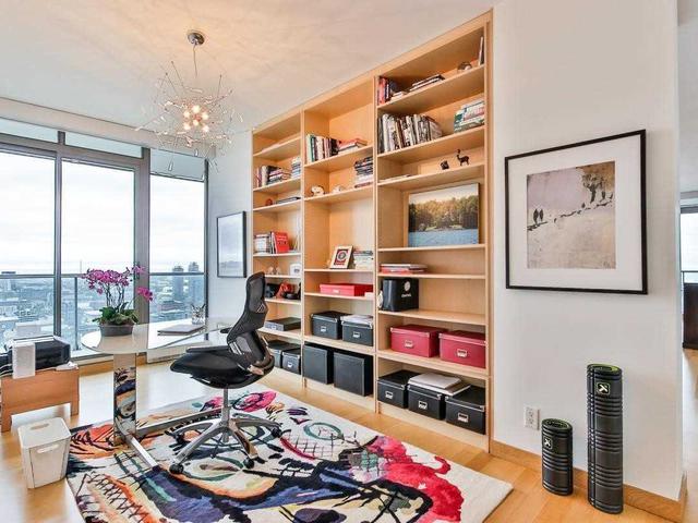 3904 - 33 Lombard St