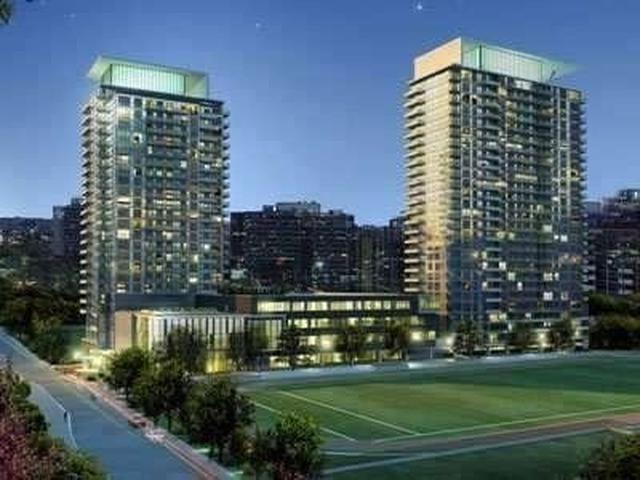 1813 - 70 Roehampton Ave