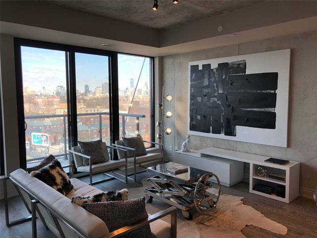 916 - 608 Richmond St W