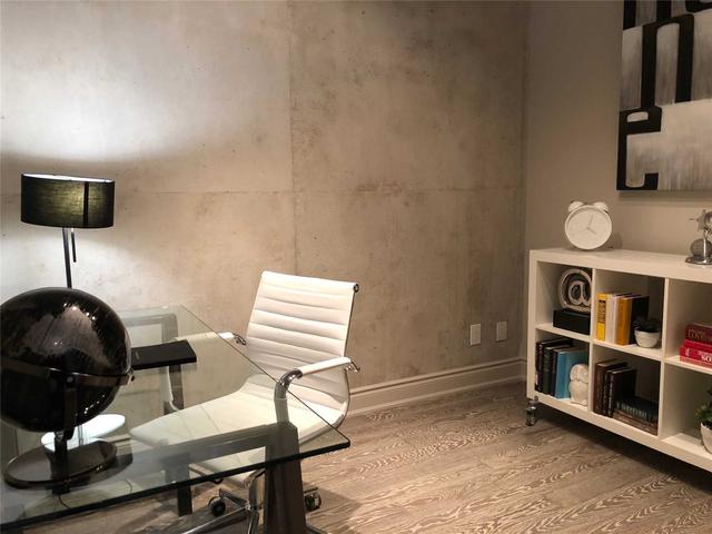 916 - 608 Richmond St W