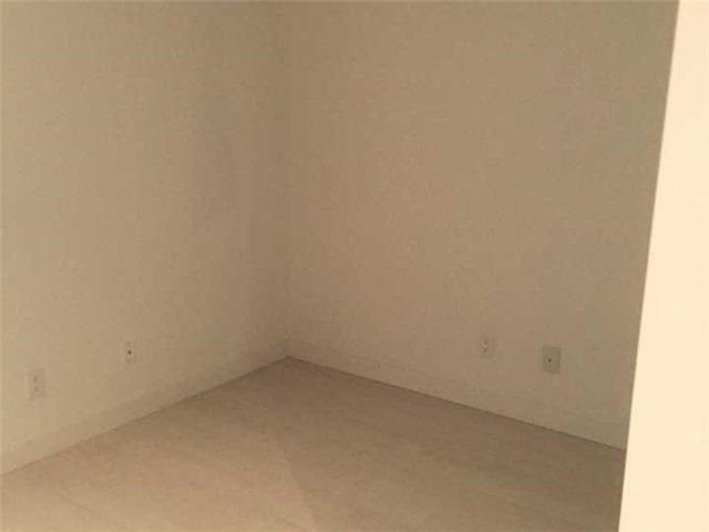 914 - 111 Bathurst St