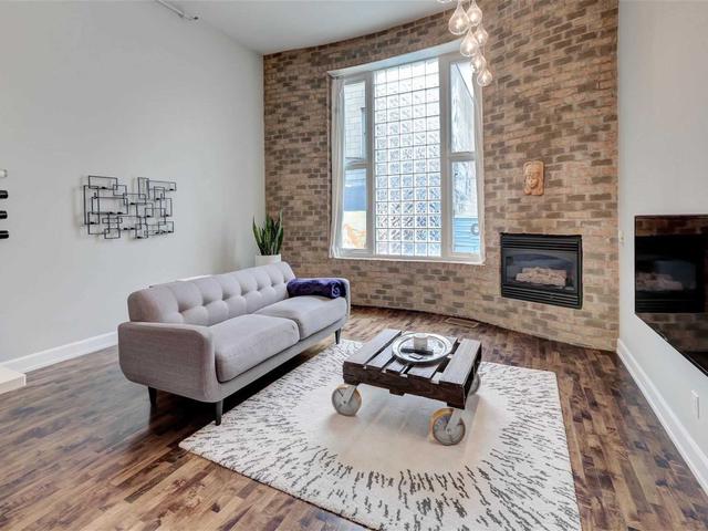 107 - 676 Richmond St W