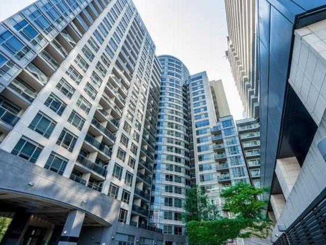 20 Blue Jays Way, Unit 2122
