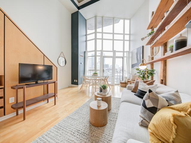 421 - 255 Richmond St E